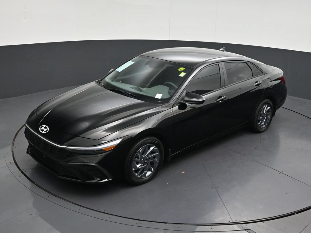 Used 2024 Hyundai Elantra SEL FWD image 15