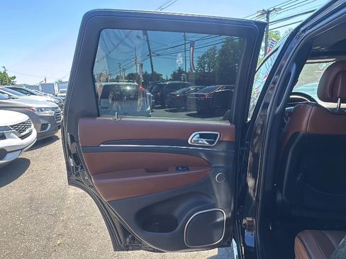 Used 2017 Jeep Grand Cherokee Summit w/ Skid Plate Group AWD/4WD image 13