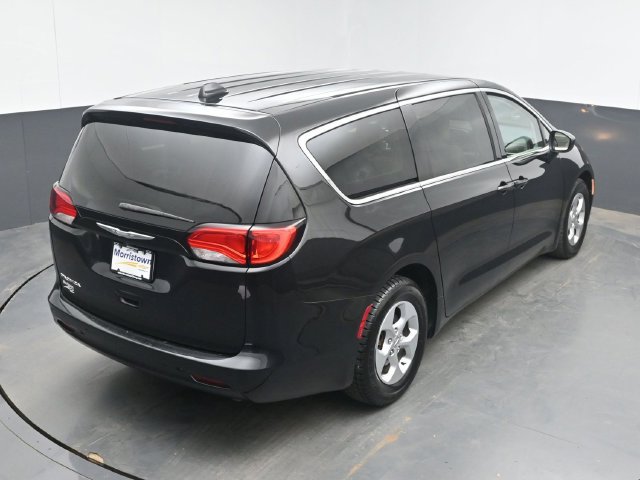 Used 2017 Chrysler Pacifica LX w/ Tire & Wheel Group FWD image 39