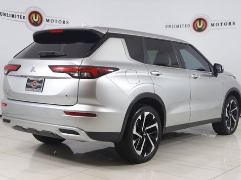 Used 2024 Mitsubishi Outlander SE AWD/4WD image 3