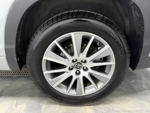 Used 2016 Toyota Highlander XLE AWD/4WD image 29