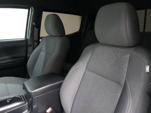 Used 2017 Toyota Tacoma TRD Off-Road w/ Tow Package (A/T) image 12