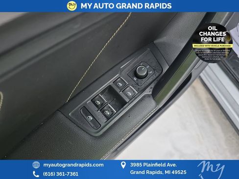 Used 2022 Volkswagen Tiguan SE image 16