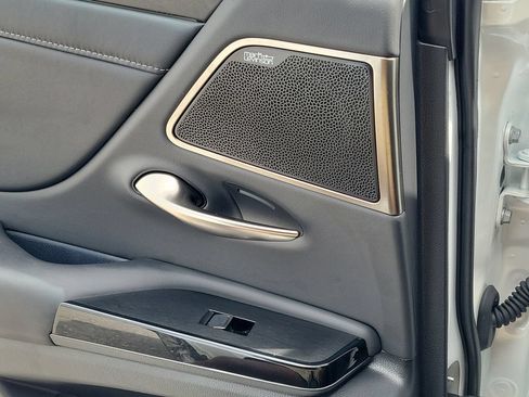 Used 2025 Lexus ES 350 Ultra Luxury w/ Accessory Package (Z1) FWD image 19