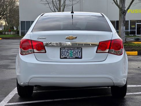 Used 2013 Chevrolet Cruze LS image 9