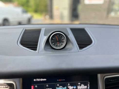 Used 2018 Porsche Macan Sport Edition image 35