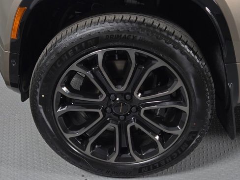 New 2026 Land Rover Defender 110 OCTA image 9