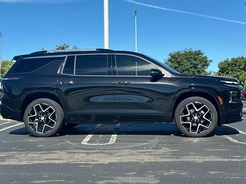 Used 2025 Chevrolet Traverse High Country w/ LPO, Floor Liner Package AWD/4WD image 3