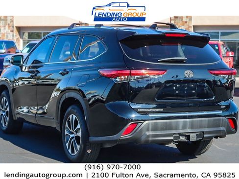 Used 2021 Toyota Highlander XLE image 9
