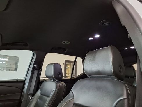 Used 2023 Chevrolet Traverse LT FWD image 13