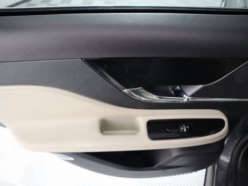 New 2025 Lincoln Corsair AWD image 18