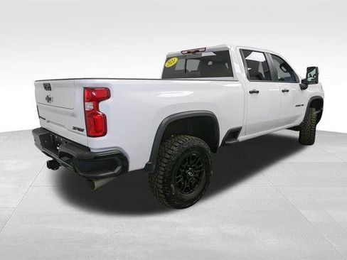 Used 2024 Chevrolet Silverado 2500 ZR2 w/ Technology Package image 11