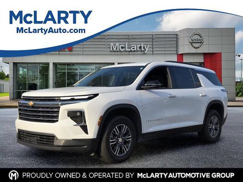 Used 2024 Chevrolet Traverse LT FWD image 1