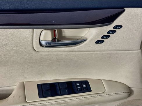 Used 2013 Lexus ES 350 w/ Luxury Pkg FWD image 23