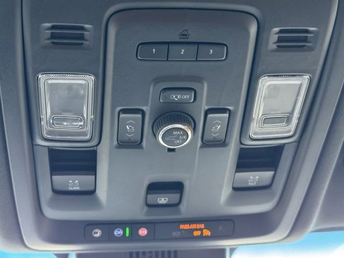 Used 2024 Chevrolet Suburban LT w/ LT Signature Plus Package image 37