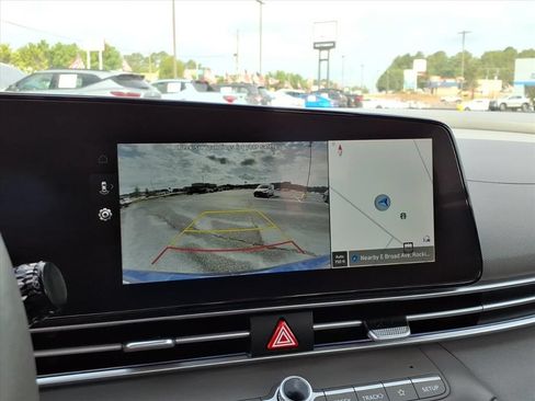 Used 2025 Hyundai Elantra SEL FWD image 8