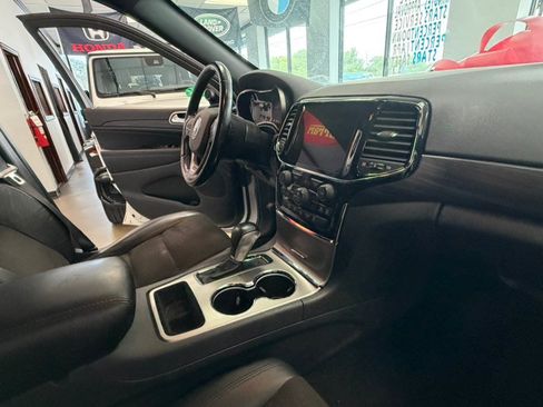 Used 2021 Jeep Grand Cherokee Laredo X AWD/4WD image 39