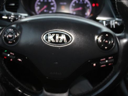 Used 2015 Kia K900 Luxury w/ VIP Package (Discontinued) RWD image 21