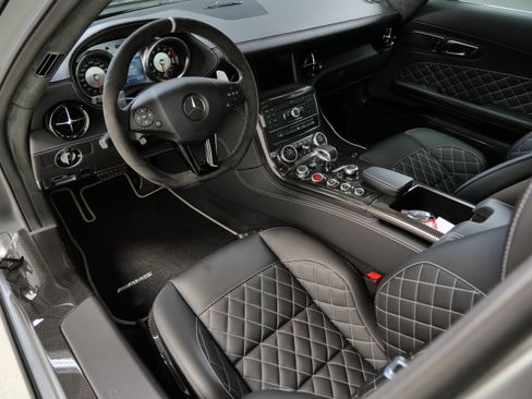 Used 2015 Mercedes-Benz SLS AMG GT Final Edition image 2