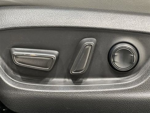 Used 2021 Toyota Avalon XLE image 12