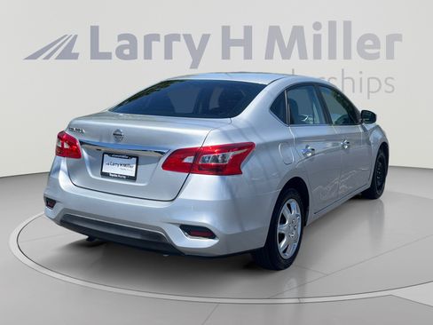 Used 2018 Nissan Sentra S FWD image 5