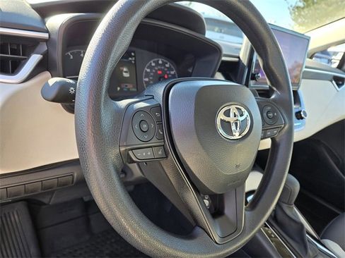 Used 2025 Toyota Corolla LE image 19