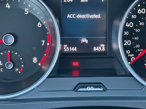 Used 2021 Volkswagen Tiguan SE image 28