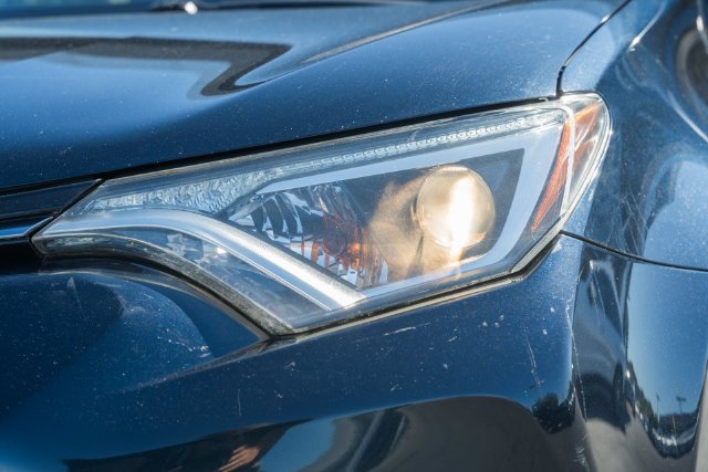 Used 2018 Toyota RAV4 XLE AWD/4WD image 13