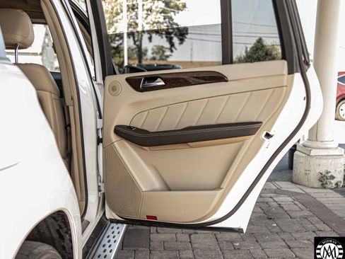 Used 2016 Mercedes-Benz GL 450 4MATIC w/ Premium I Package image 41