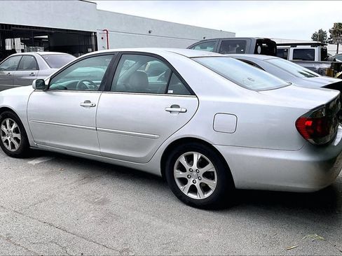 Used 2006 Toyota Camry XLE w/ VSC & Side Airbag Pkg FWD image 4