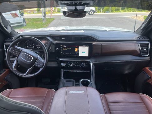 Used 2024 GMC Sierra 3500 Denali Ultimate AWD/4WD image 15
