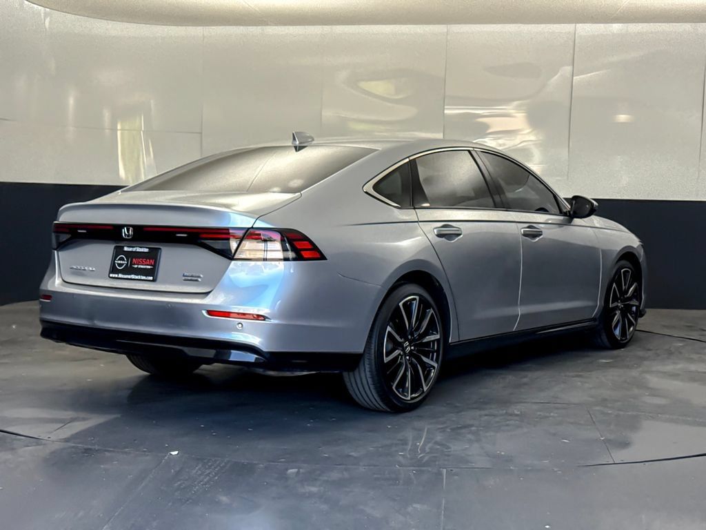 Used 2024 Honda Accord Touring image 3