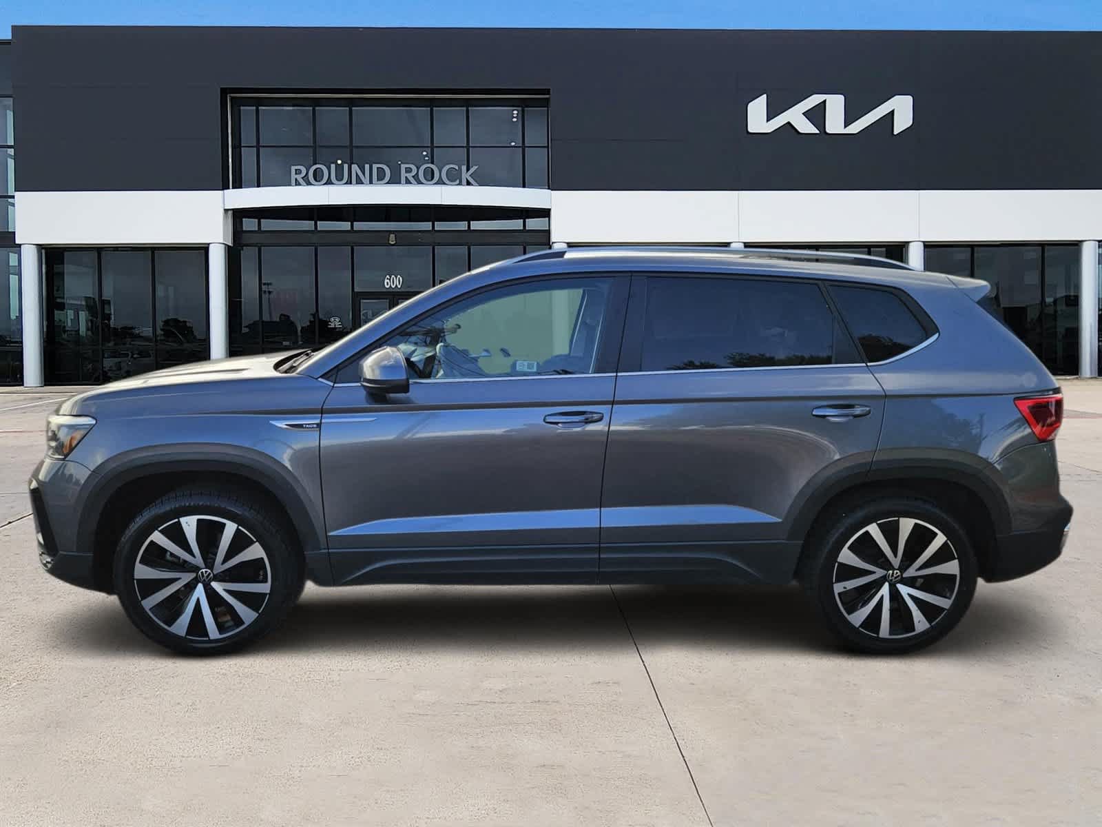 Used 2024 Volkswagen Taos SE FWD image 4