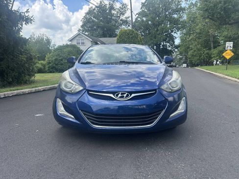 Used 2015 Hyundai Elantra SE w/ Option Group 03 FWD image 3