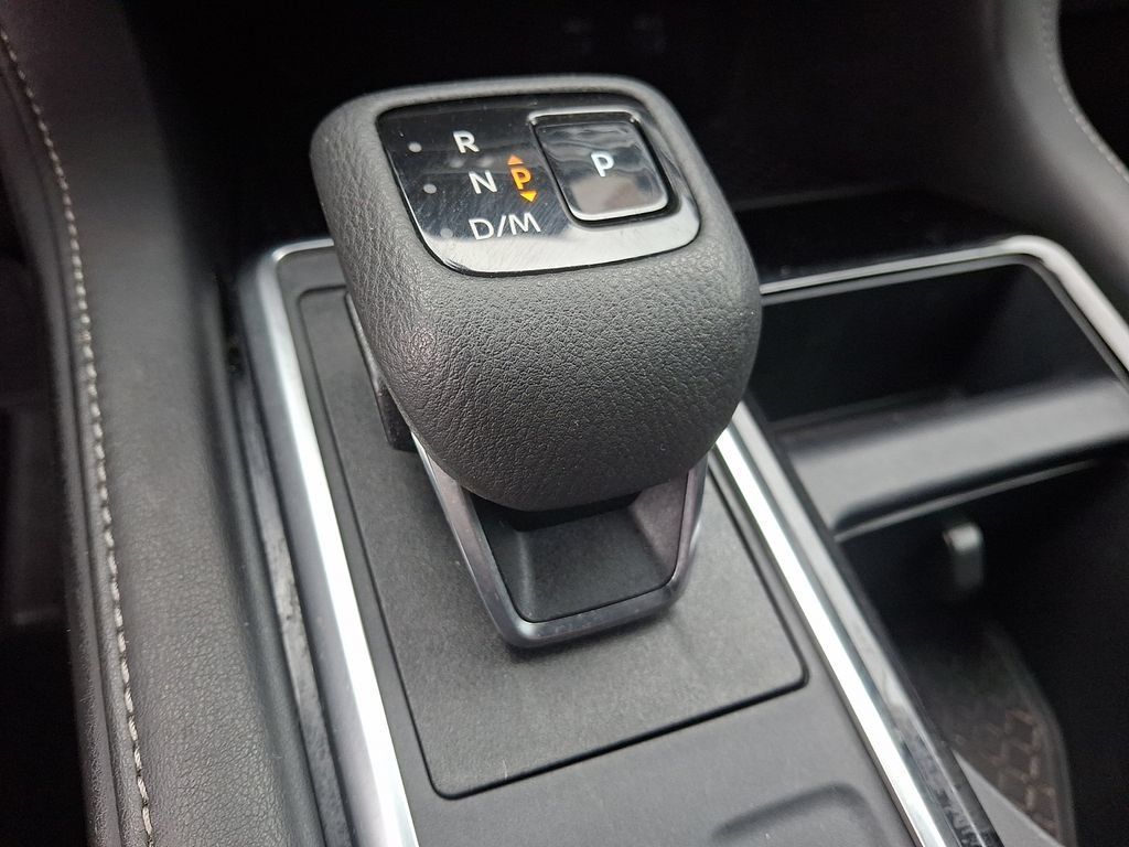Used 2024 Nissan Pathfinder SV AWD/4WD image 16