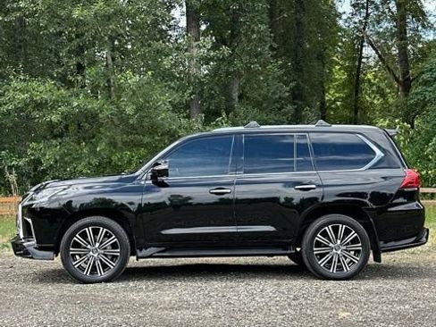 Used 2020 Lexus LX 570 4WD w/ Sport Package image 6
