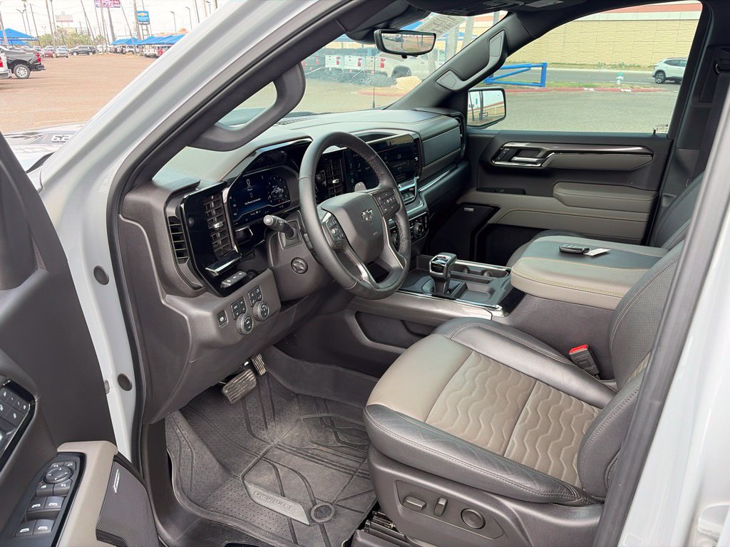 Used 2025 Chevrolet Silverado 1500 ZR2 w/ Technology Package AWD/4WD image 9