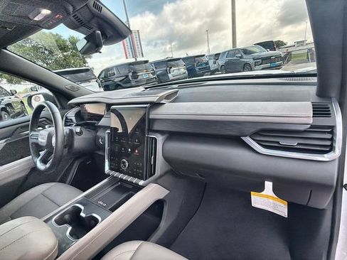 Certified 2026 GMC Acadia Elevation w/ Elevation Premium Package FWD image 28