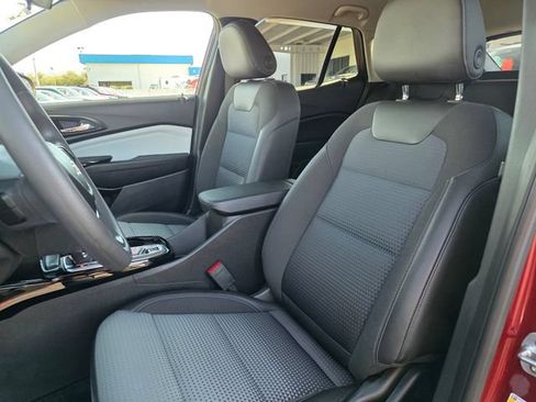 Used 2025 Chevrolet Trax LT FWD image 25