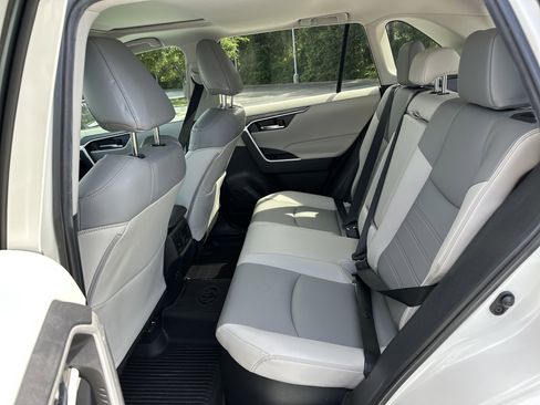 Used 2022 Toyota RAV4 XLE Premium AWD/4WD image 31