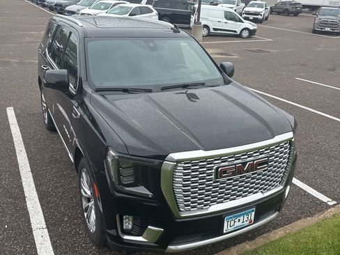 Used 2021 GMC Yukon Denali w/ Denali Ultimate Package AWD/4WD image 3