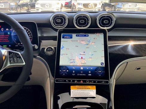 New 2025 Mercedes-Benz GLC 350e GLC 350e image 9