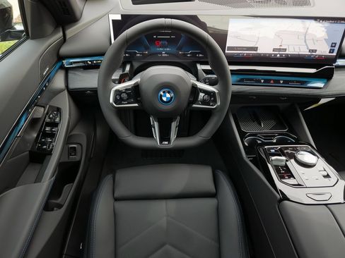 New 2026 BMW i5 eDrive40 w/ M Sport Package image 17