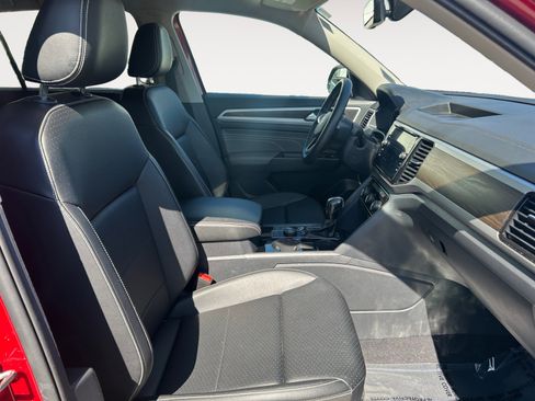 Certified 2023 Volkswagen Atlas SE image 9
