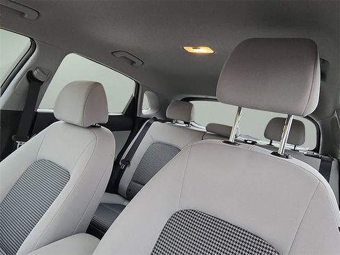 Used 2023 Hyundai Kona SE image 11