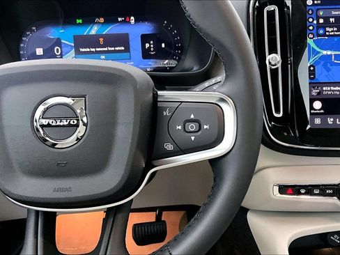 New 2026 Volvo XC40 B5 Ultra w/ Protection Package Premier AWD/4WD image 17
