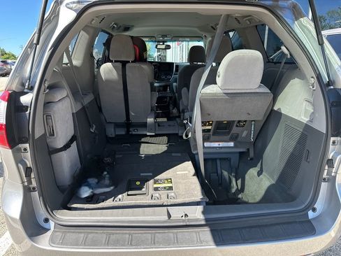 Used 2017 Toyota Sienna LE FWD image 5
