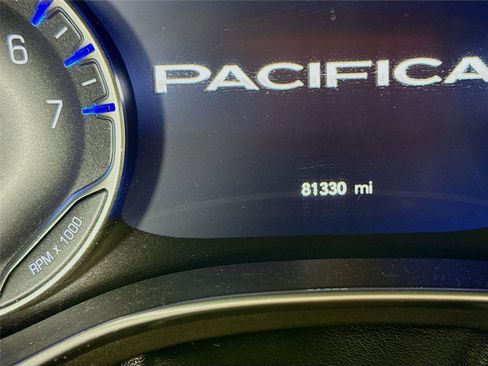 Used 2019 Chrysler Pacifica Limited FWD image 6