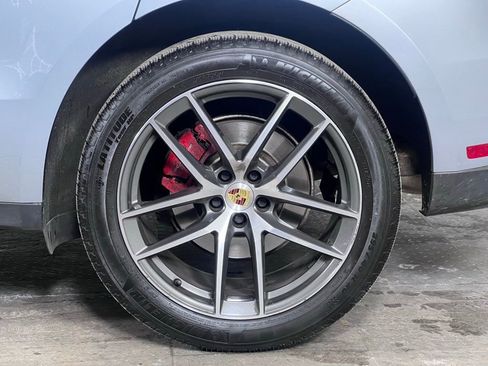 Certified 2022 Porsche Macan S image 11