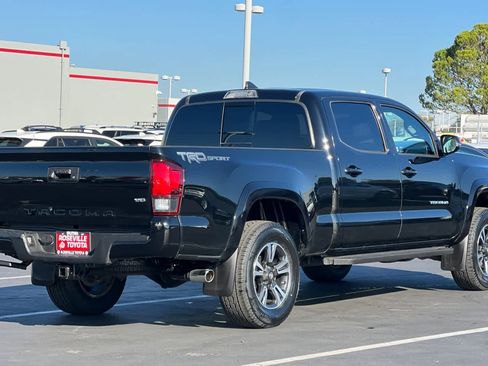 Used 2018 Toyota Tacoma TRD Sport image 2